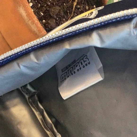 ‘Minions’ 2-Level Insulated Lunch Bag (#4) - Picture 9 of 10